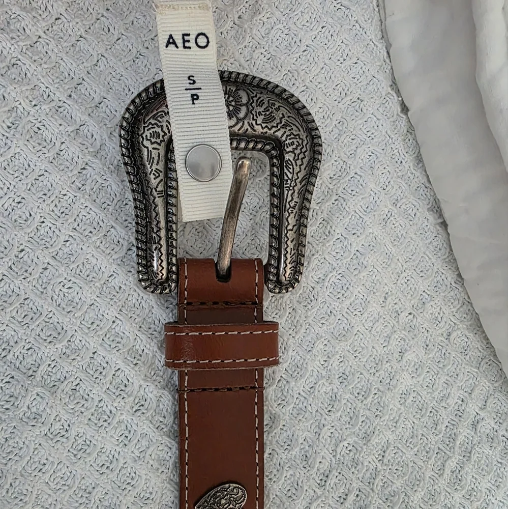 NWT American Eagle Outfitters Genuine Leather Belt w Silver Heart Accents